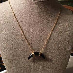 Stella and Dot black pendant necklace